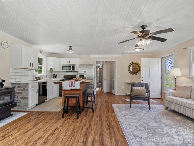 24 Baldridge Drive, Burnsville, NC 28714