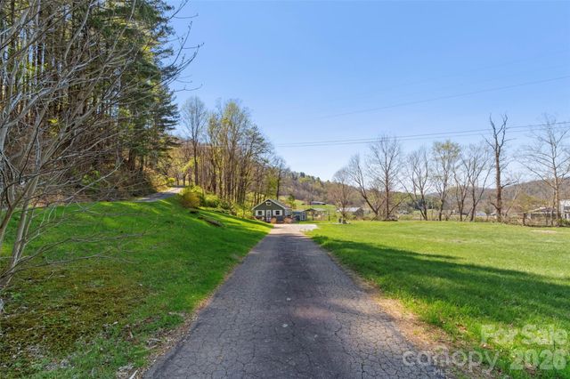 24 Baldridge Drive, Burnsville, NC 28714