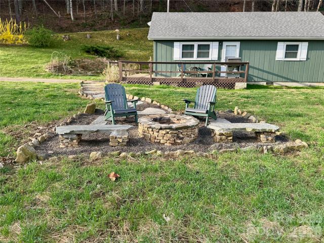 24 Baldridge Drive, Burnsville, NC 28714