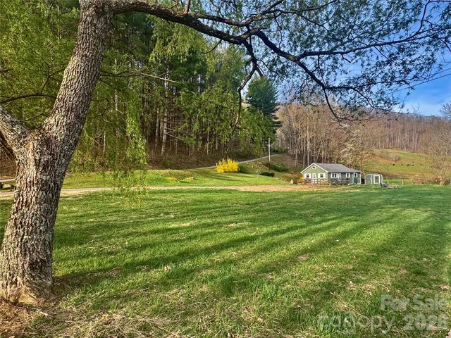 24 Baldridge Drive, Burnsville, NC 28714