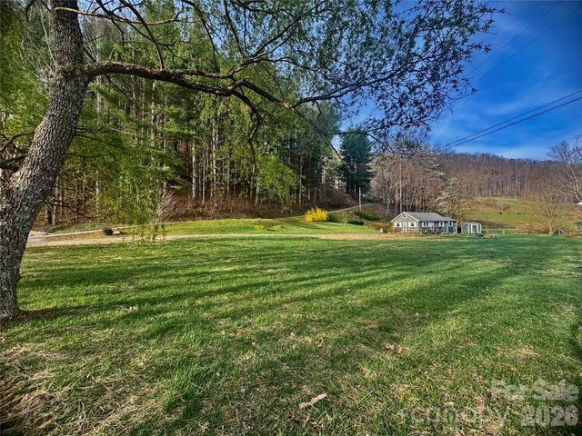 24 Baldridge Drive, Burnsville, NC 28714