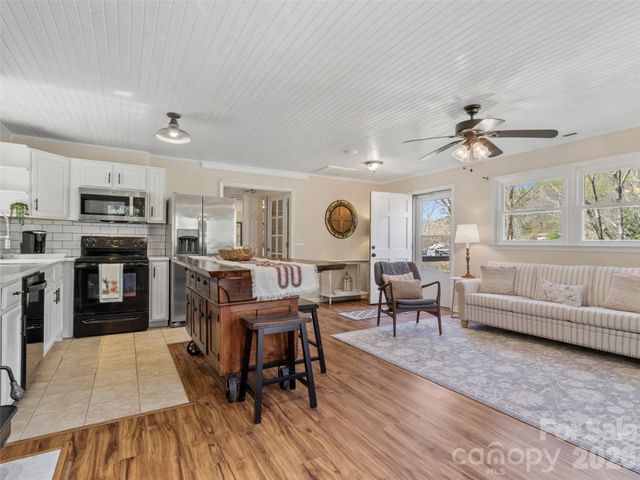24 Baldridge Drive, Burnsville, NC 28714