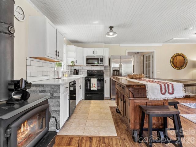 24 Baldridge Drive, Burnsville, NC 28714