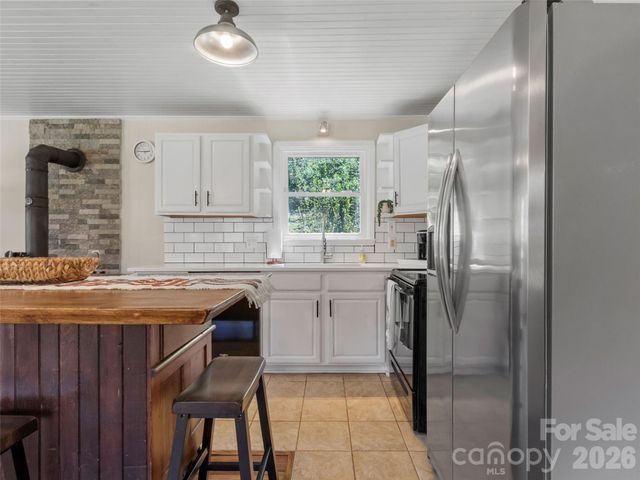 24 Baldridge Drive, Burnsville, NC 28714