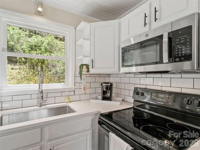 24 Baldridge Drive, Burnsville, NC 28714