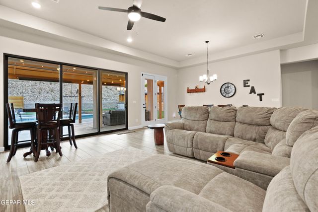 733 BIRMINGHAM Place, El Paso, TX 79928