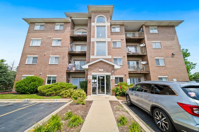 941 N Swift Road 201, Addison, IL 60101