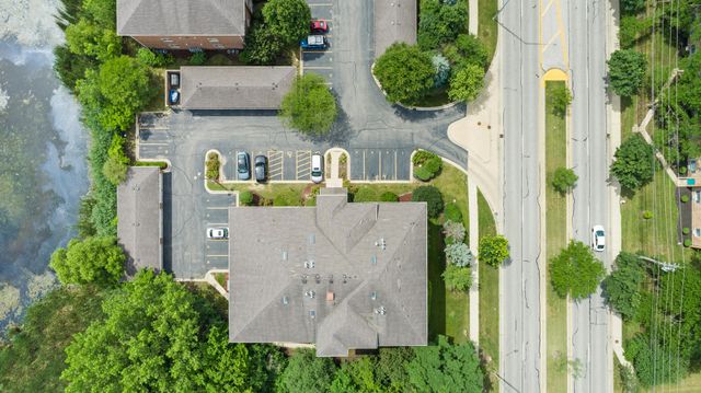 941 N Swift Road 201, Addison, IL 60101