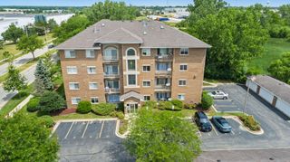 941 N Swift Road 201, Addison, IL 60101