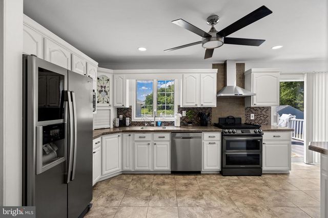 1581 COMMISSIONERS RD, Mullica Hill, NJ 08062