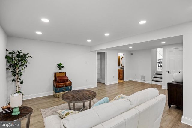 1581 COMMISSIONERS RD, Mullica Hill, NJ 08062