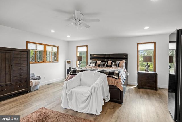 1581 COMMISSIONERS RD, Mullica Hill, NJ 08062