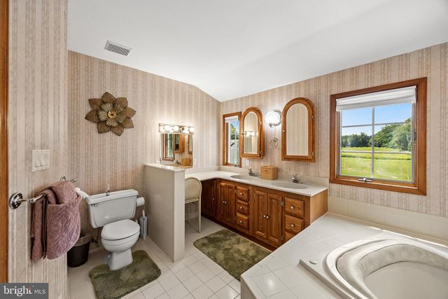 1581 COMMISSIONERS RD, Mullica Hill, NJ 08062