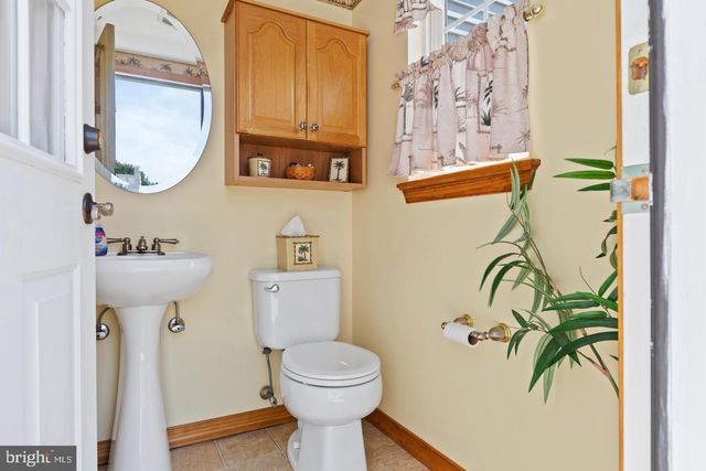 1581 COMMISSIONERS RD, Mullica Hill, NJ 08062