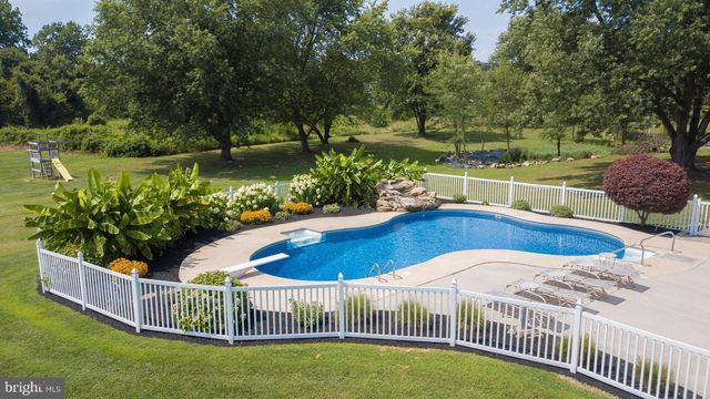 1581 COMMISSIONERS RD, Mullica Hill, NJ 08062