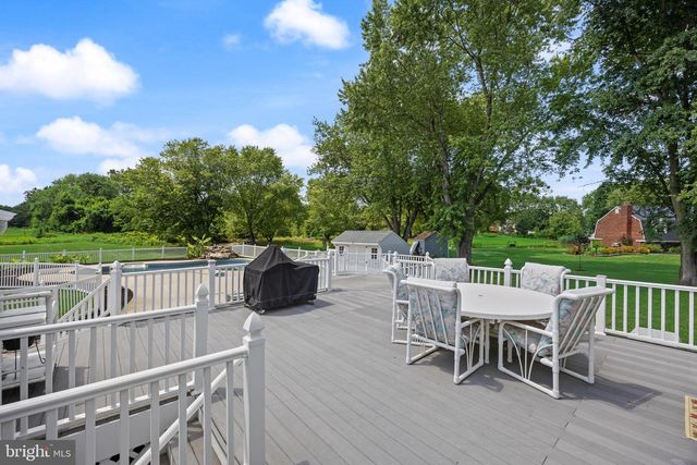 1581 COMMISSIONERS RD, Mullica Hill, NJ 08062