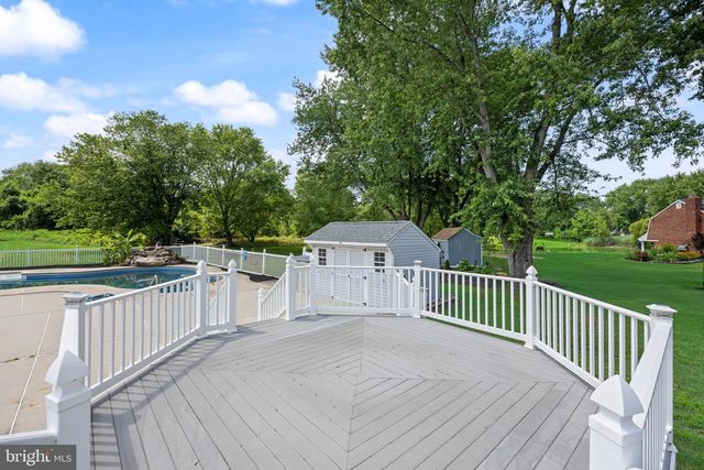 1581 COMMISSIONERS RD, Mullica Hill, NJ 08062