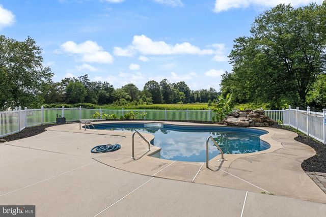 1581 COMMISSIONERS RD, Mullica Hill, NJ 08062