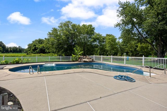 1581 COMMISSIONERS RD, Mullica Hill, NJ 08062