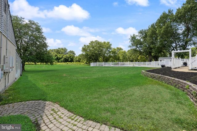 1581 COMMISSIONERS RD, Mullica Hill, NJ 08062