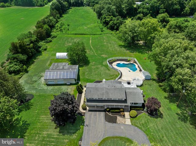 1581 COMMISSIONERS RD, Mullica Hill, NJ 08062