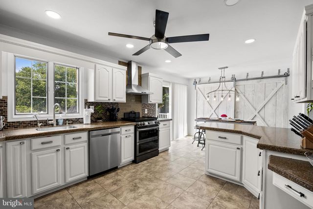 1581 COMMISSIONERS RD, Mullica Hill, NJ 08062