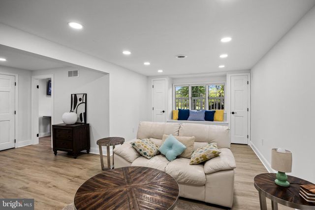 1581 COMMISSIONERS RD, Mullica Hill, NJ 08062