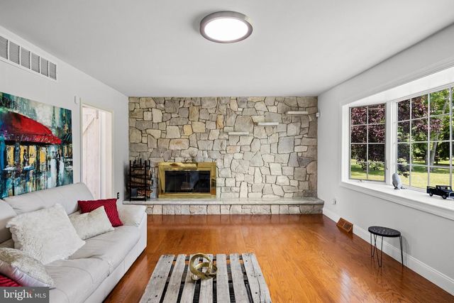 1581 COMMISSIONERS RD, Mullica Hill, NJ 08062