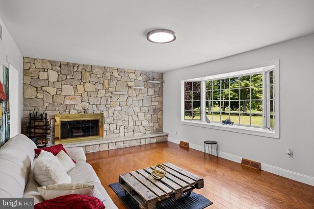 1581 COMMISSIONERS RD, Mullica Hill, NJ 08062
