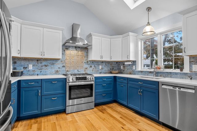 16 Second Ave 4, Barnstable, MA 02655