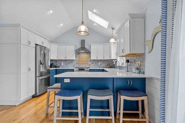 16 Second Ave 4, Barnstable, MA 02655