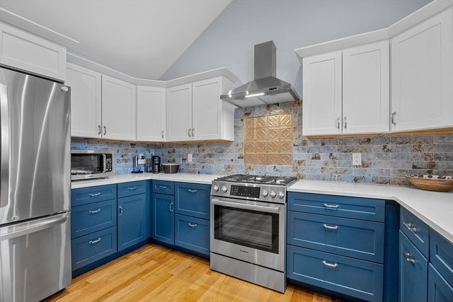 16 Second Ave 4, Barnstable, MA 02655