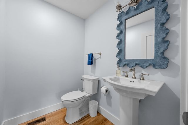 16 Second Ave 4, Barnstable, MA 02655