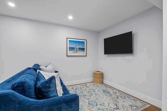 16 Second Ave 4, Barnstable, MA 02655