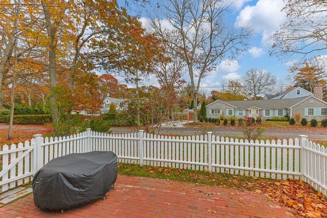 16 Second Ave 4, Barnstable, MA 02655
