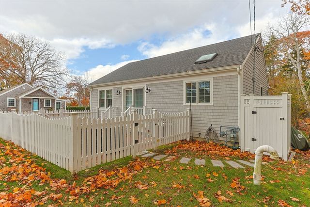 16 Second Ave 4, Barnstable, MA 02655