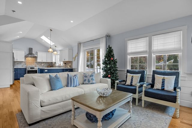 16 Second Ave 4, Barnstable, MA 02655