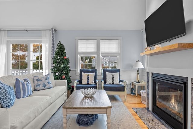 16 Second Ave 4, Barnstable, MA 02655