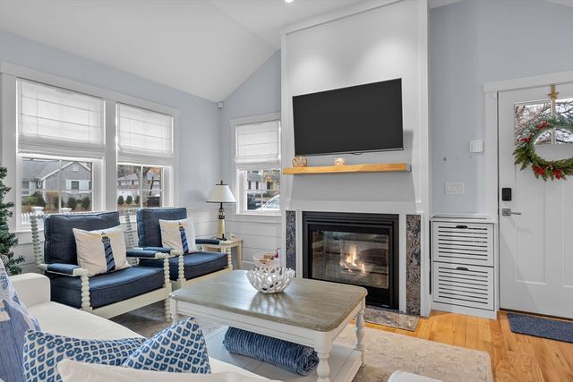 16 Second Ave 4, Barnstable, MA 02655