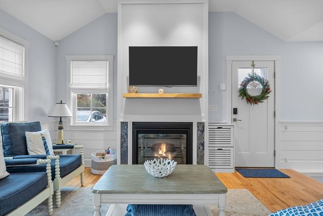 16 Second Ave 4, Barnstable, MA 02655