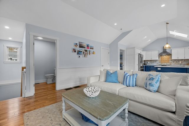 16 Second Ave 4, Barnstable, MA 02655