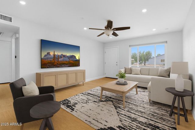 2030 W PORTOBELLO Avenue, Mesa, AZ 85202