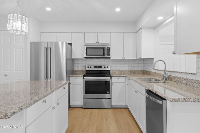 2030 W PORTOBELLO Avenue, Mesa, AZ 85202