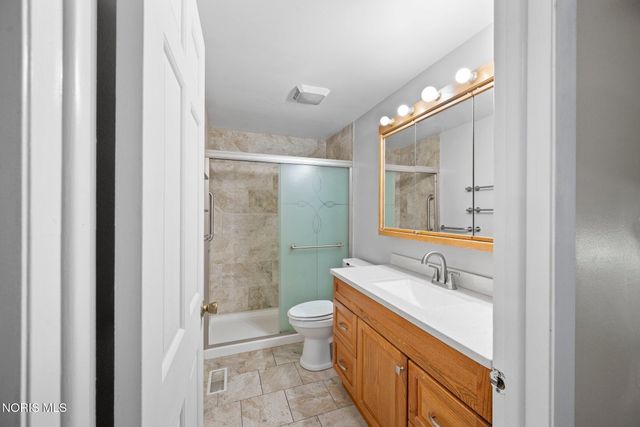 7426 Starcrest Road, Perrysburg, OH 43551