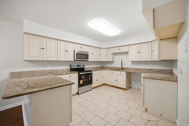 5127 CRUSADE DR, San Antonio, TX 78218