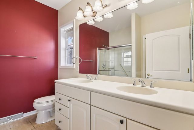 328 Legacy Court, Grayslake, IL 60030