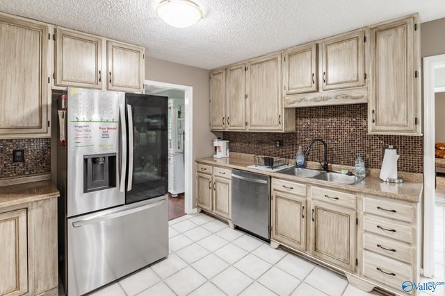 2205 Victoria Drive SW, Decatur, AL 35603