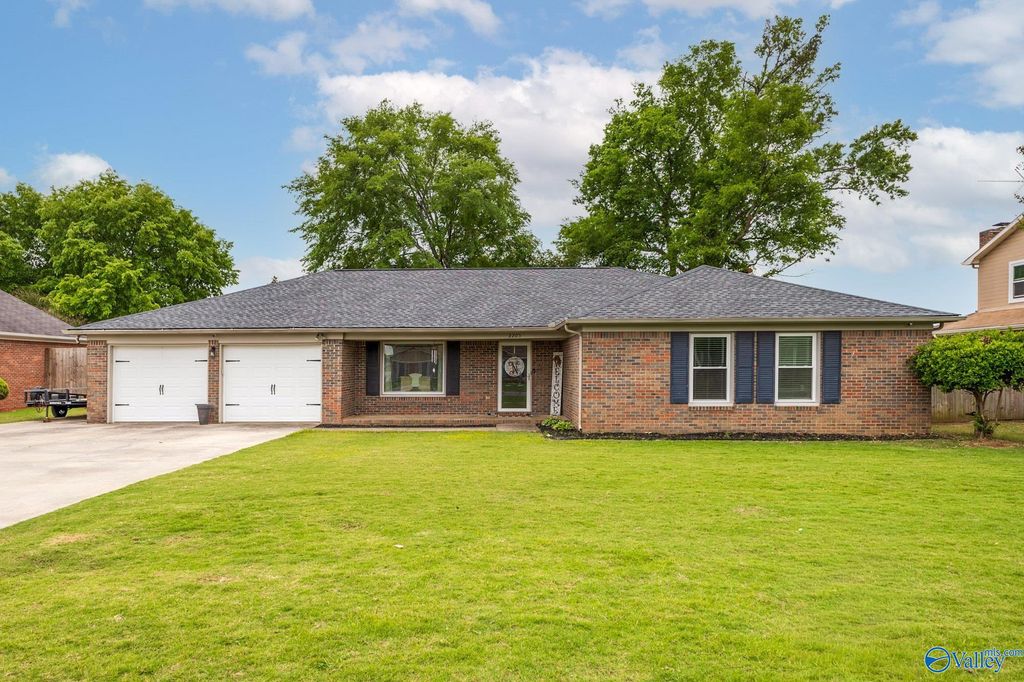 2205 Victoria Drive SW, Decatur, AL 35603