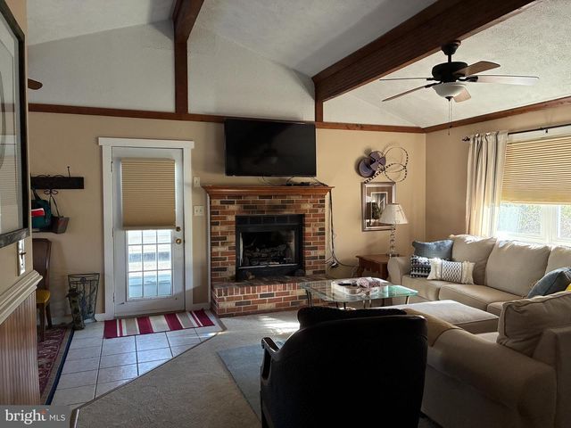 50 GREENWAY DR, Colonial Beach, VA 22443