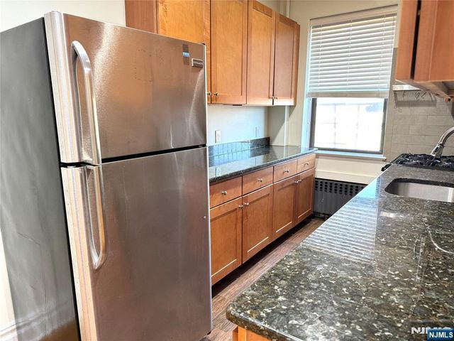 855 Broad Avenue B2, Ridgefield, NJ 07657